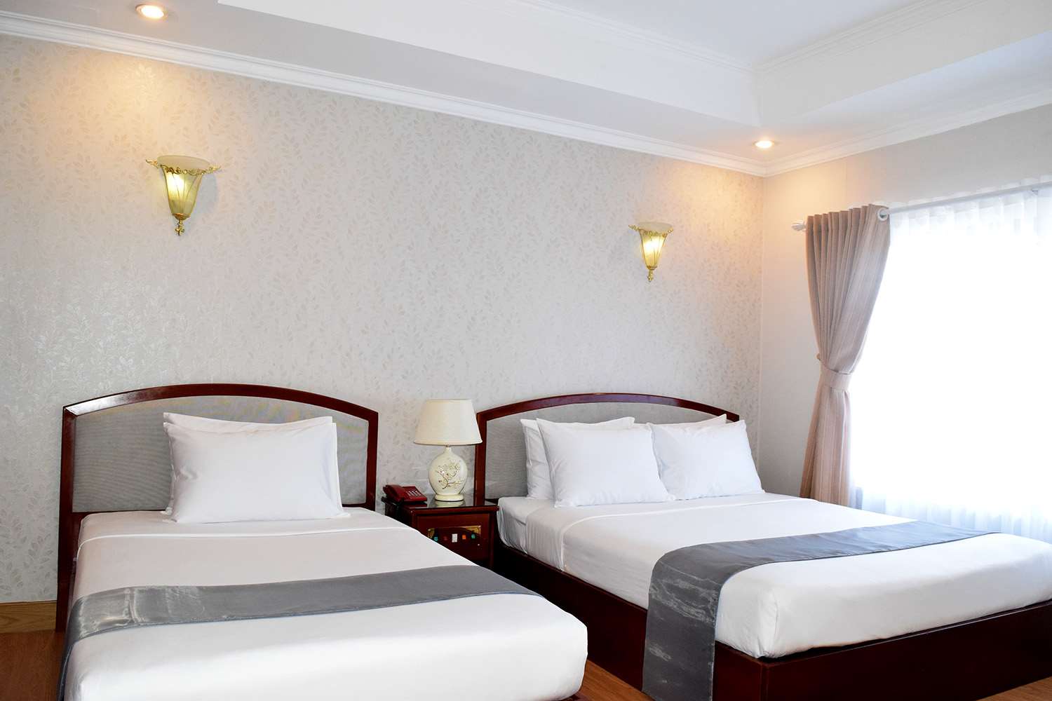 Khách sạn Rạng Đông