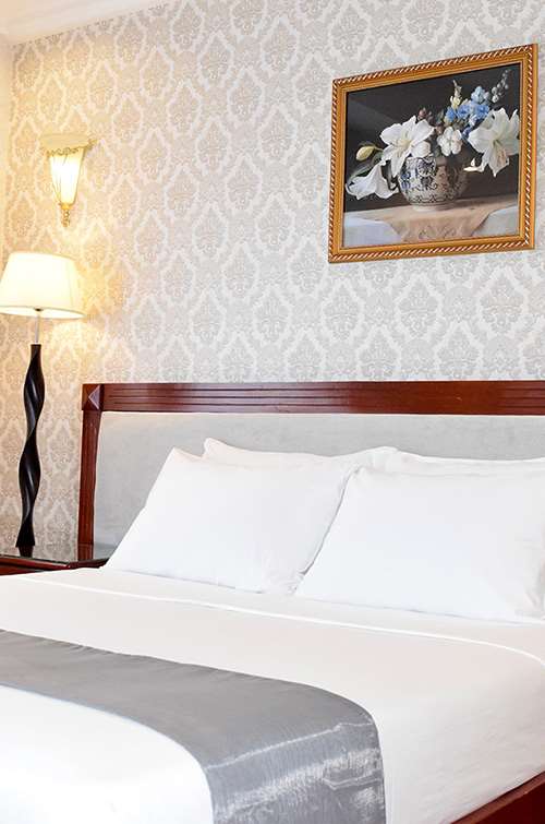 Khách sạn Rạng Đông