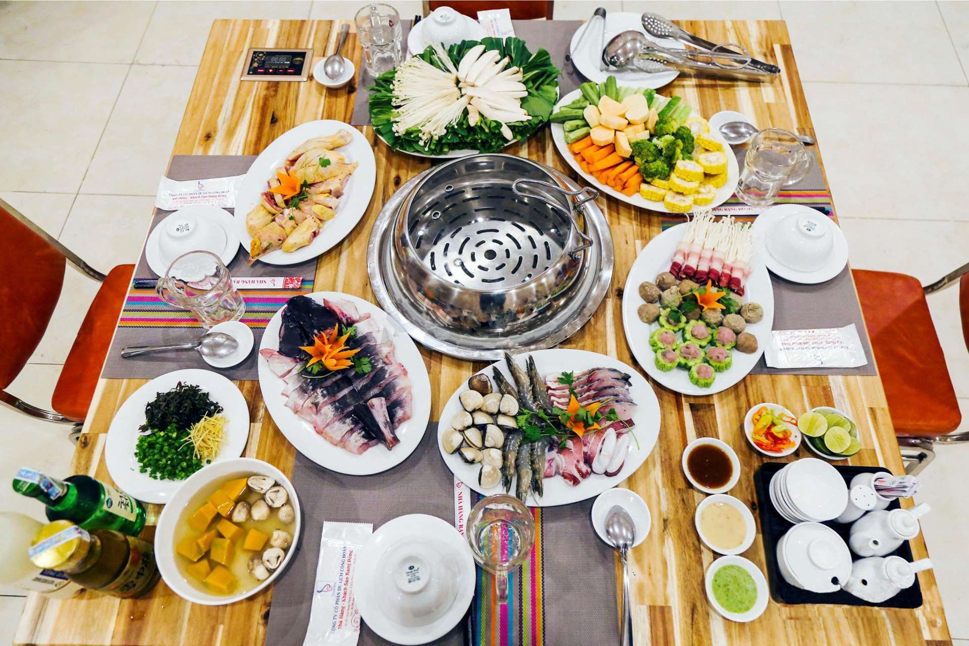 Khách sạn Rạng Đông