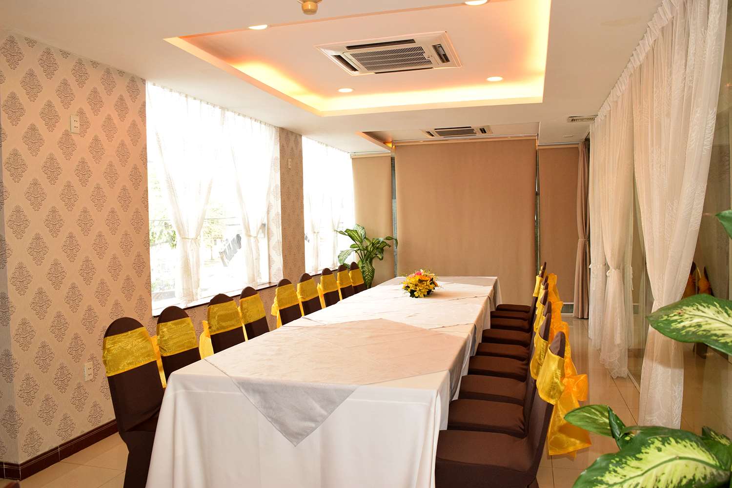 Khách sạn Rạng Đông