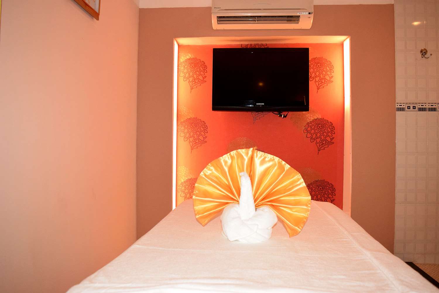 Khách sạn Rạng Đông