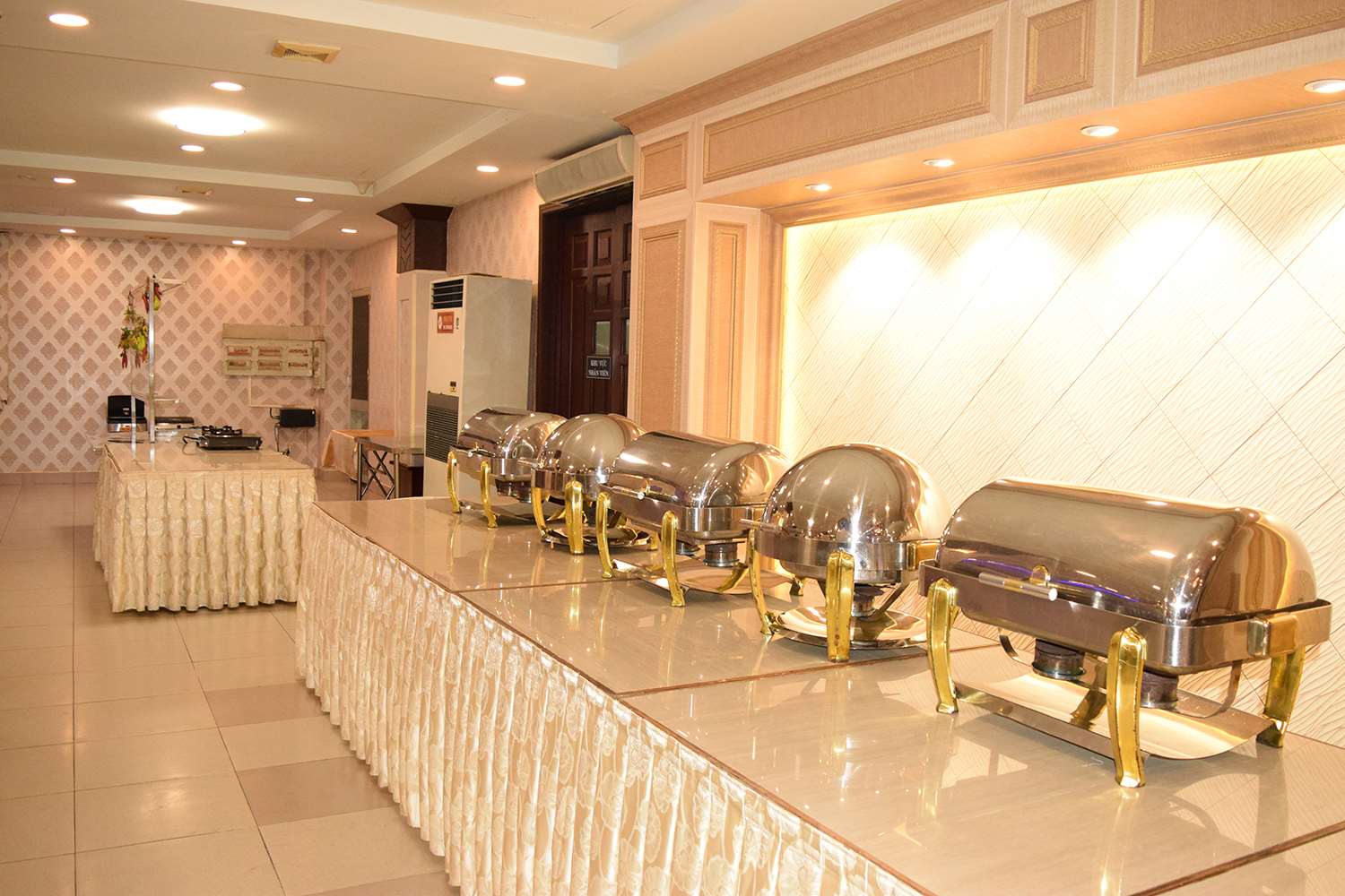 Khách sạn Rạng Đông