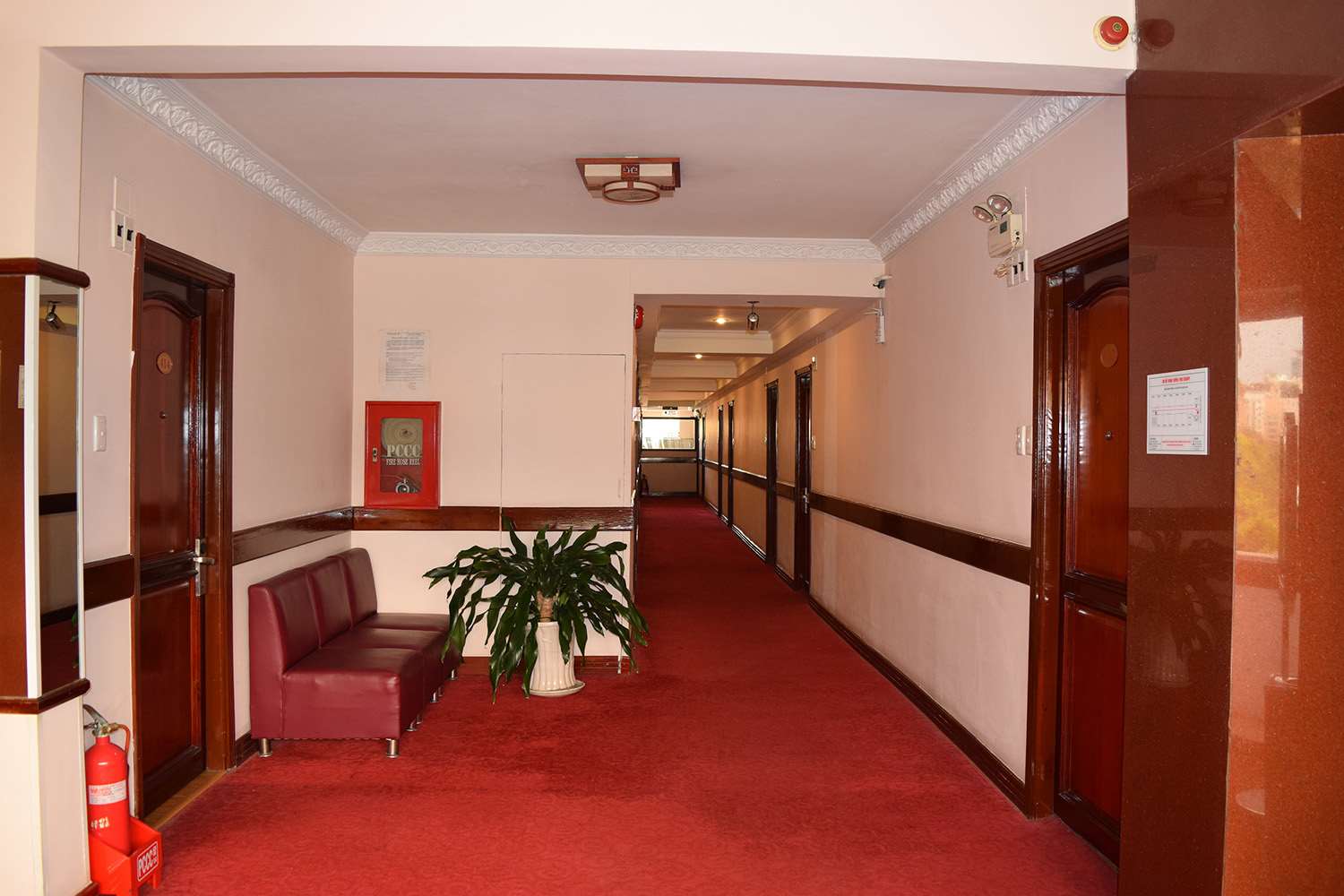 Khách sạn Rạng Đông