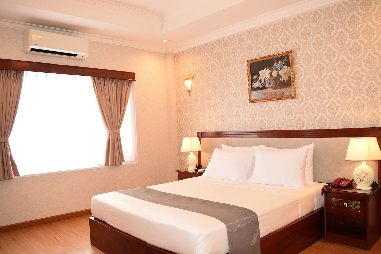 Khách sạn Rạng Đông