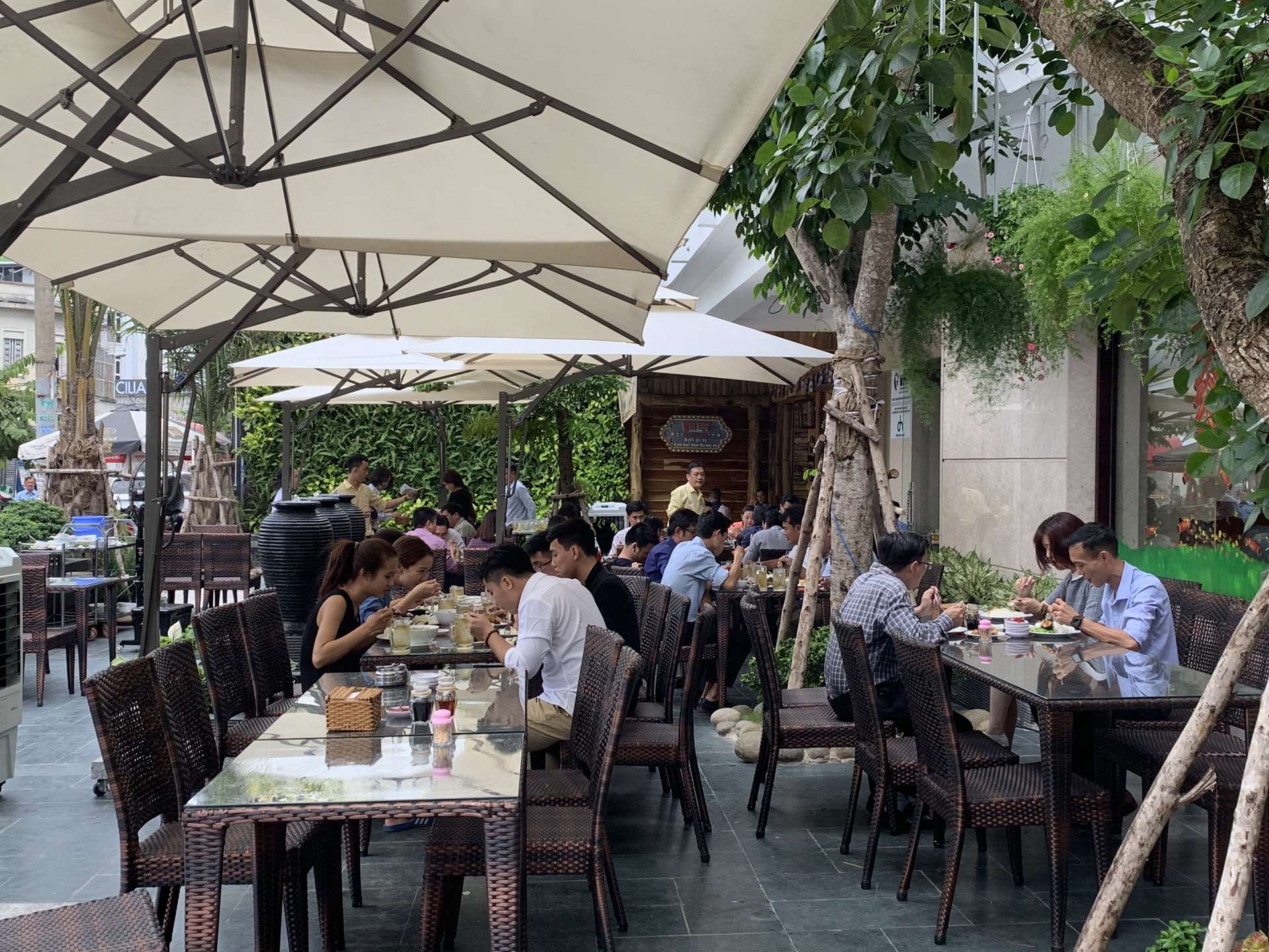 Khách sạn Rạng Đông