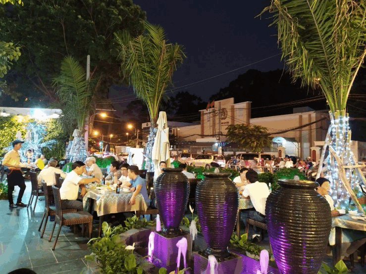 Khách sạn Rạng Đông