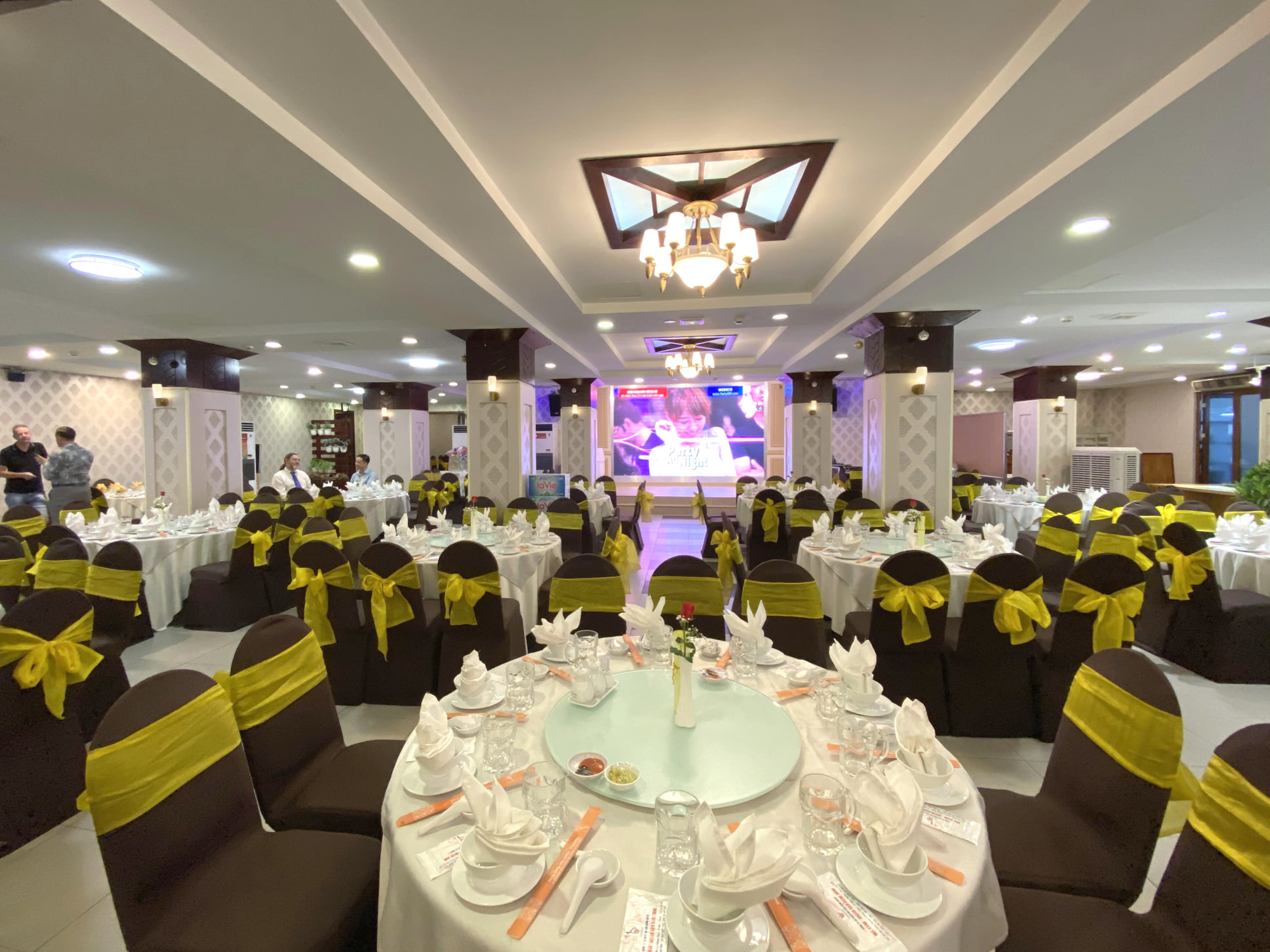 Khách sạn Rạng Đông