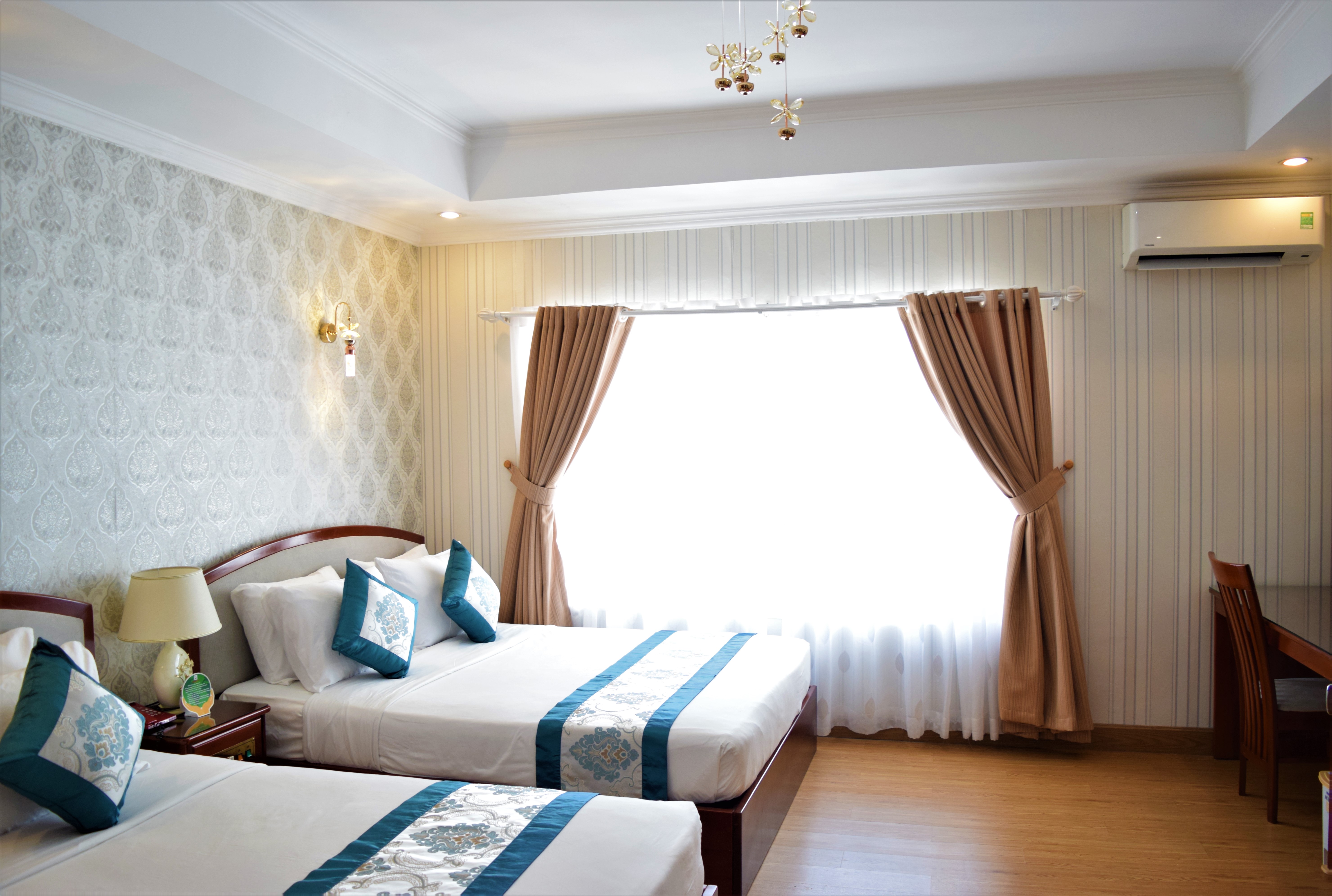 Khách sạn Rạng Đông