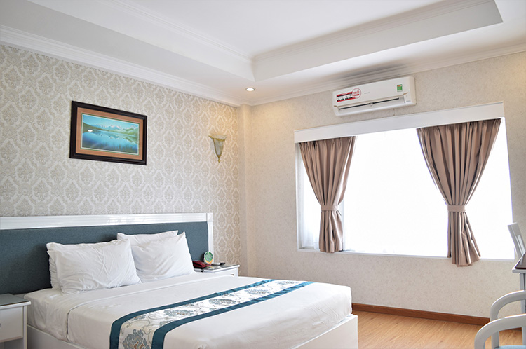 Khách sạn Rạng Đông