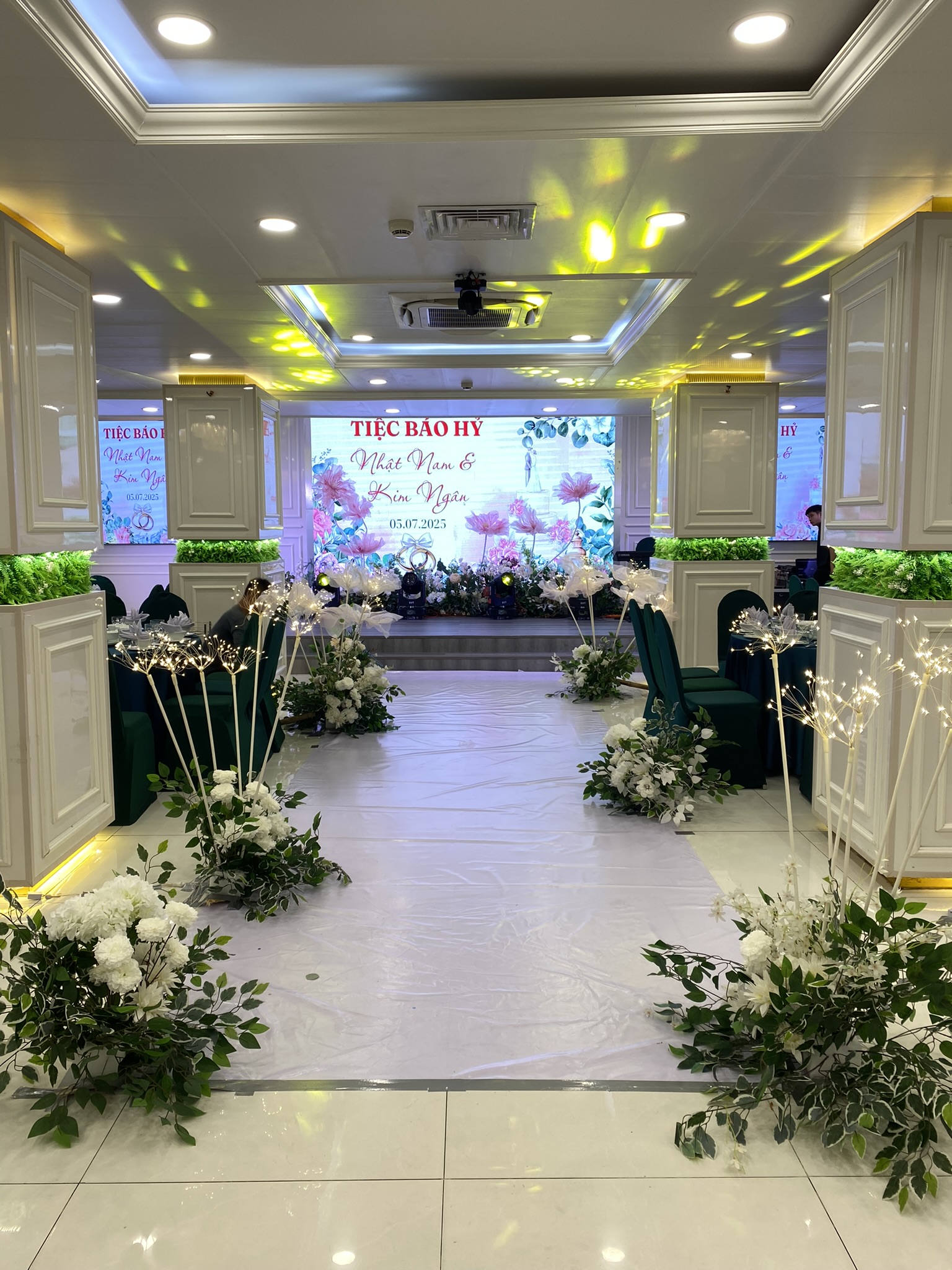 Khách sạn Rạng Đông